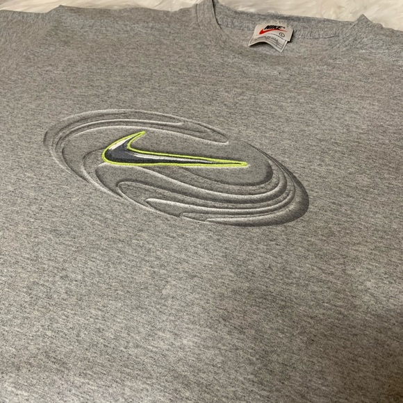 NIKE T SHIRT - Picture 2 of 5